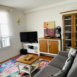 Pleasure Little Treasure - Montmartre Appartement